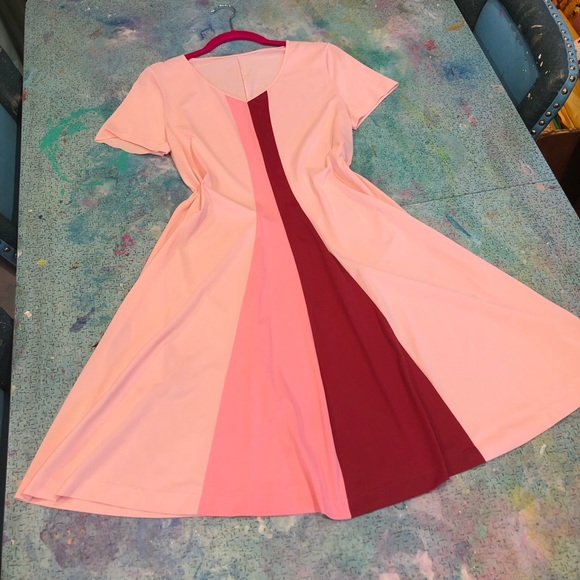 Pink Retro Lounge Dress - Picture 2 of 7